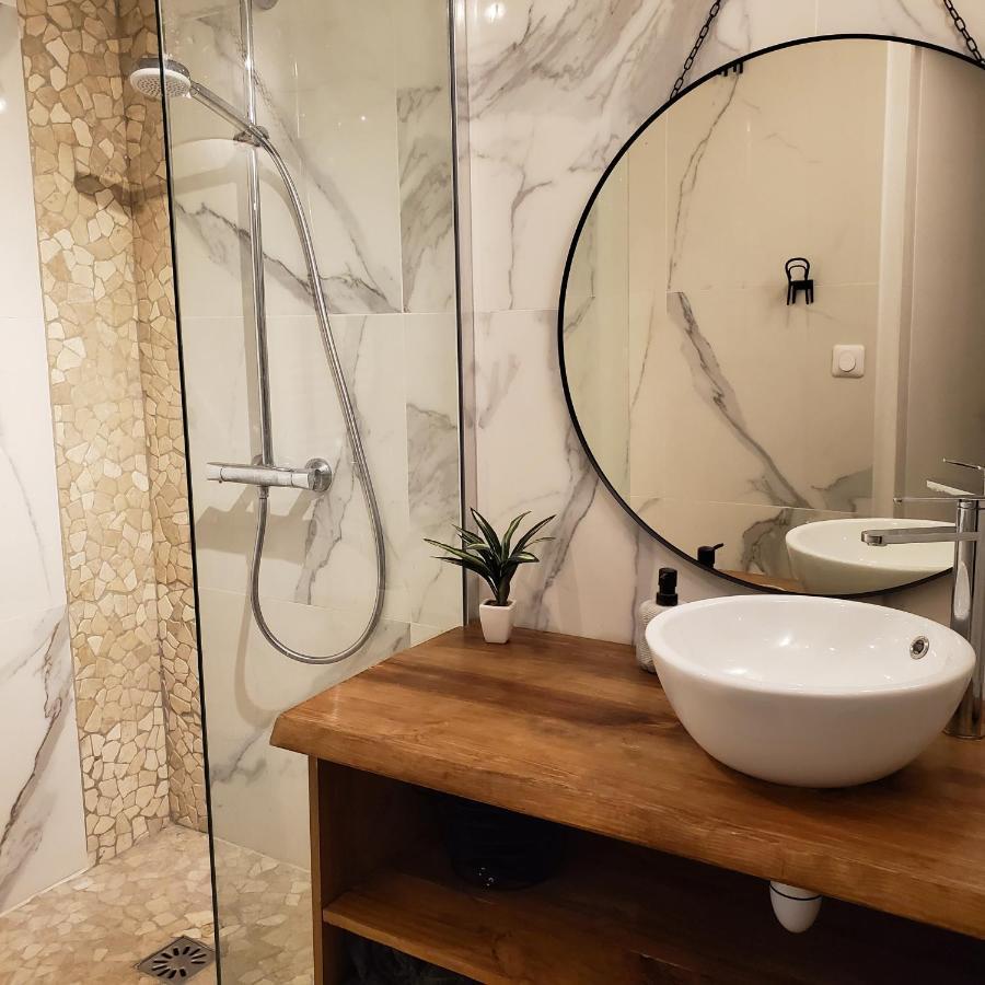 Appartement Joli T4 rénové climatisé entre St Charles/le Vieux-port à Marseille Extérieur photo